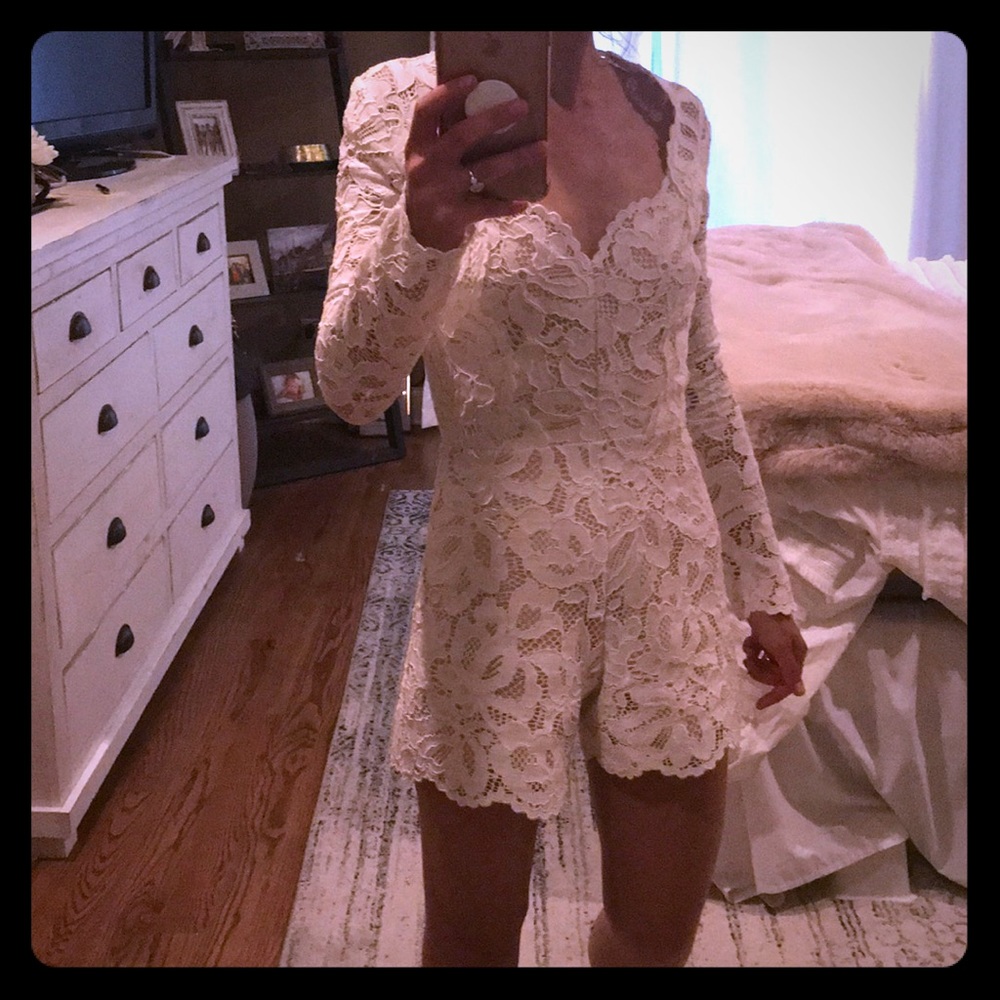 SOLD ALEXIS new without tags white lace romper XS - Picture 1 of 3